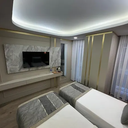 Elysia Hotel *
